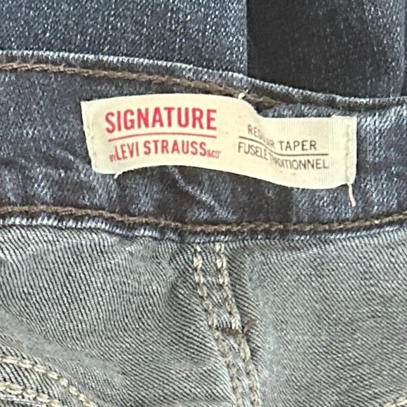 Levis Signature Womens Jeans Straight Leg Feathered Dark Medium Rise Sz 32 / 30 - Picture 4 of 6